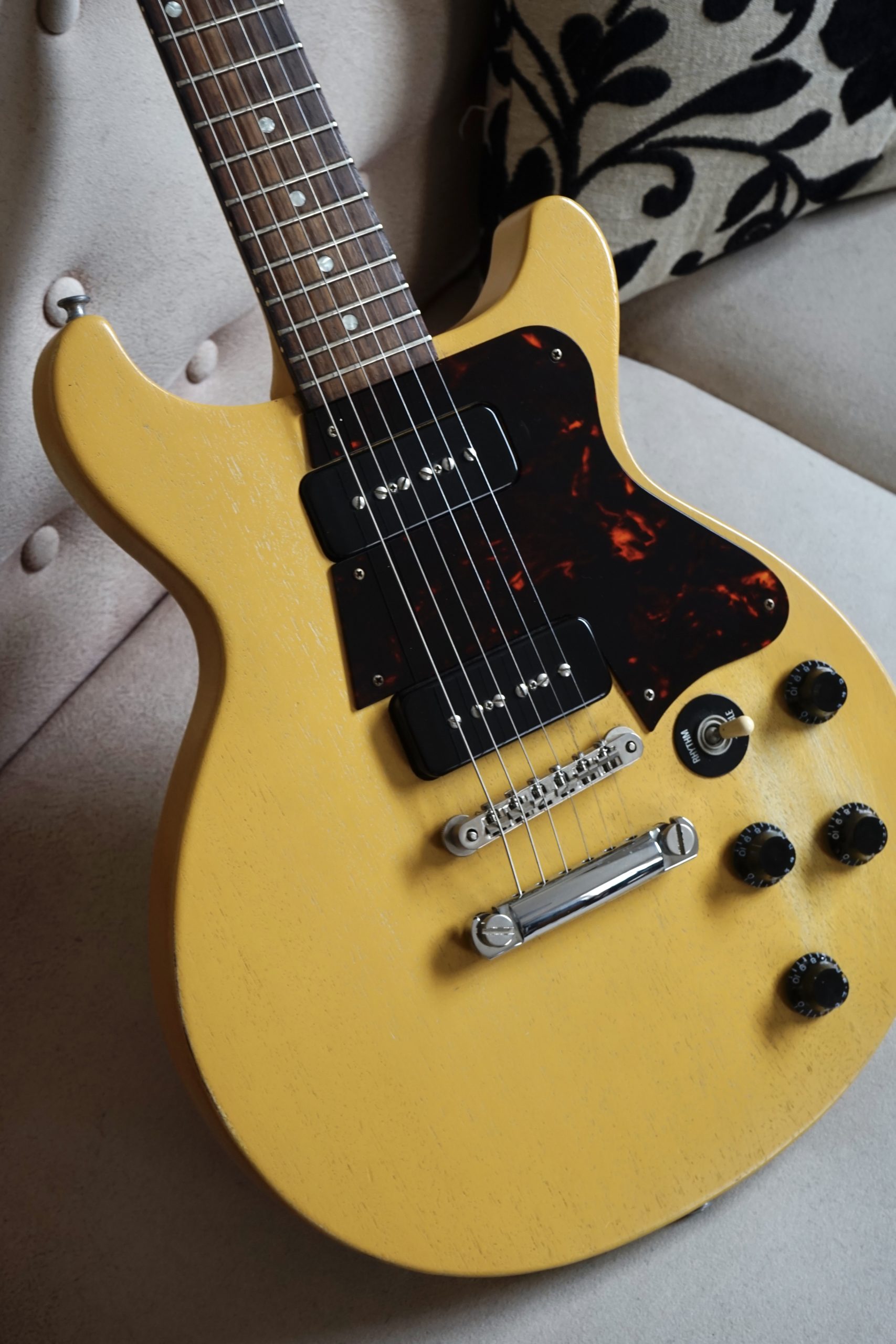Gibson  Les Paul Junior Special Faded DC 2004 Worn Yellow P-90 P90 TOM レスポール ジュニア スペシャル Tune- o-matic フェイデッド 塗装 ベッコウ柄 セルロイド ピックガード