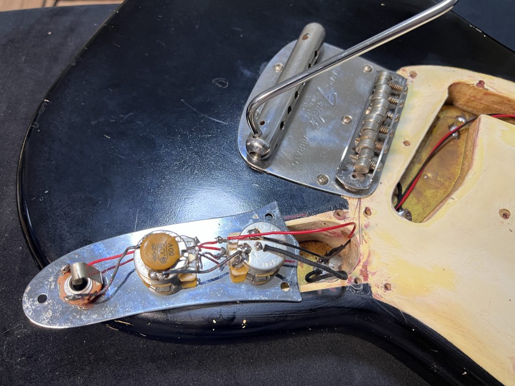 Fender Mustang 1977 '70s USA ムスタング 70年代 Black 配線図 wiring 配線 1966 Vintage ピックガード交換 ペグ交換 directlon dilectron ダイレクトロン