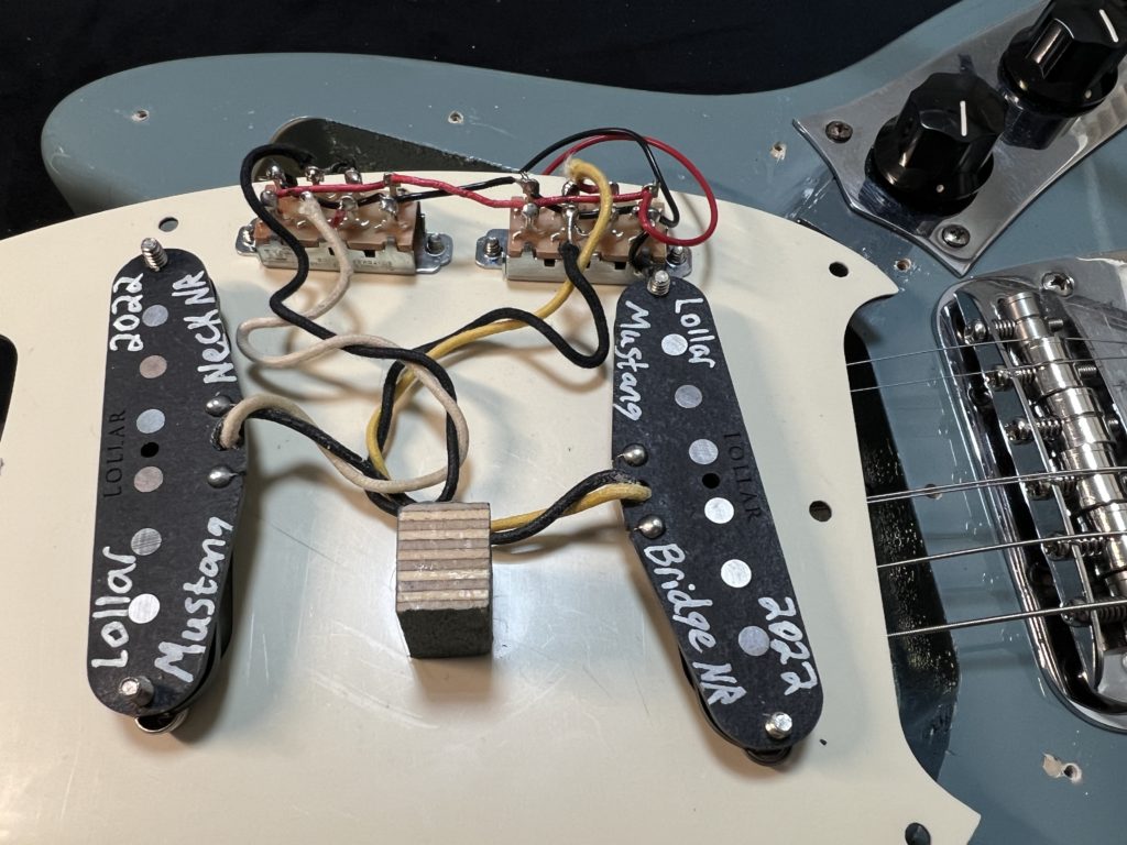 Lollar Mustang Pickup Neck Bridge Squier By Fender Bullet Mustang HH 2021 Sonic Gray made in China ローレル指板 ムスタング スクワイヤー Mustang Dynamic Vibrato Lindy Fralin Fat '50s