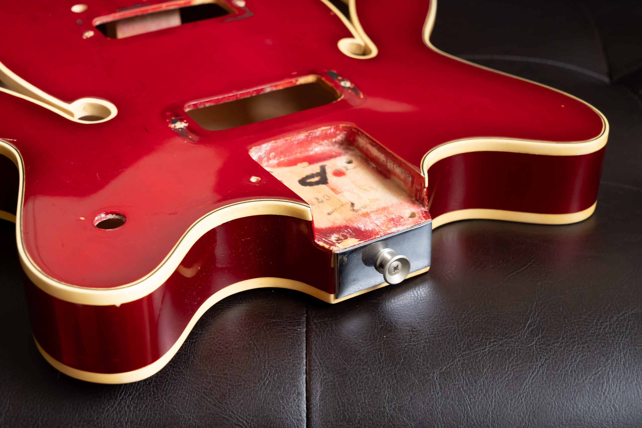 Fender Coronado 1967 Chery Red Candy Apple Red '60s strap pin plate