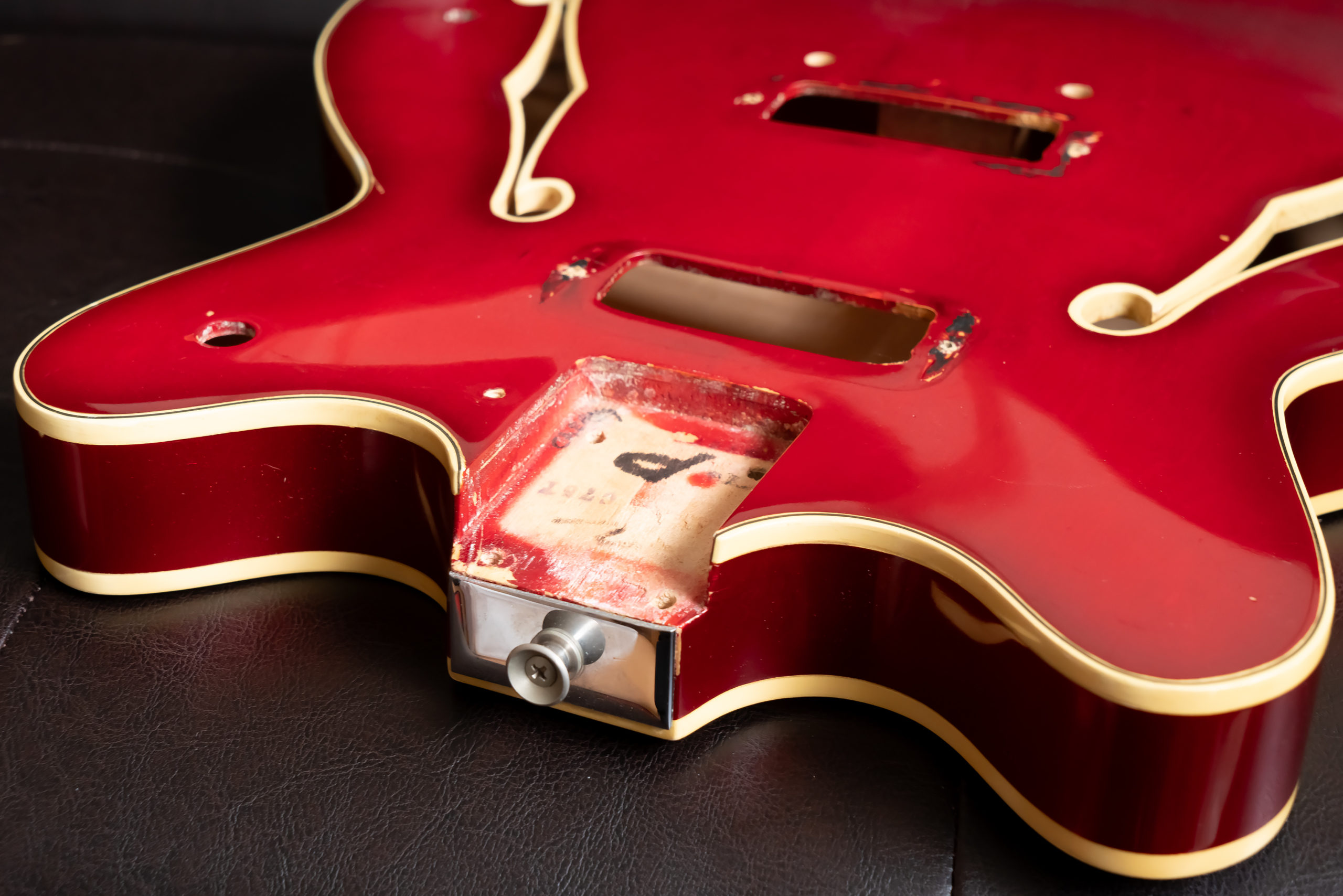 Fender Coronado 1967 Chery Red Candy Apple Red '60s strap pin plate