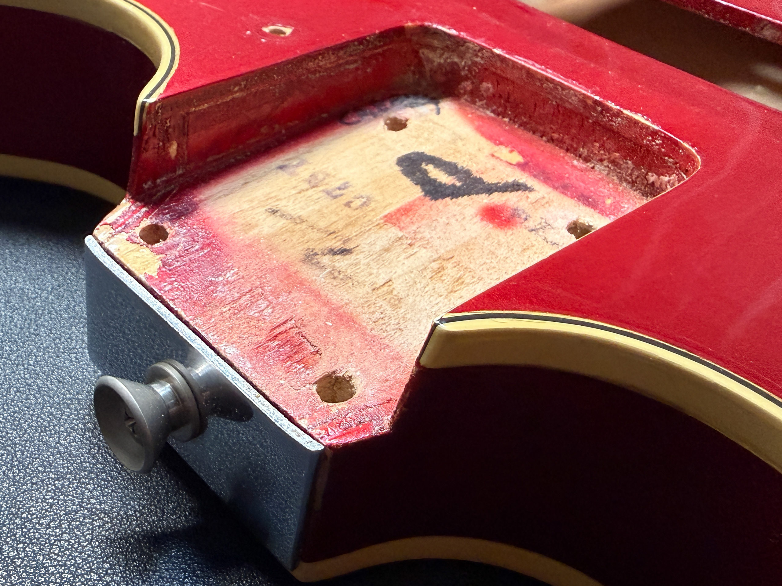 Fender Coronado 1967 Chery Red Candy Apple Red '60s strap pin plate