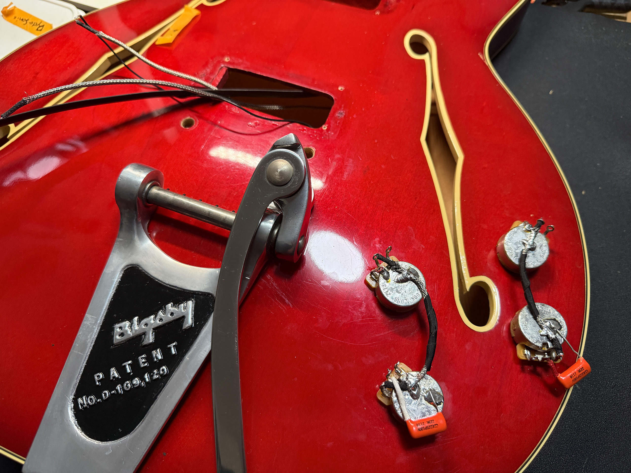 Fender Coronado 1967 Chery Red Candy Apple Red '60s ピックアップの取り付け wiring Gretsch Dynasonic Bigsby B6 取り付け位置の厚み43.7mm 