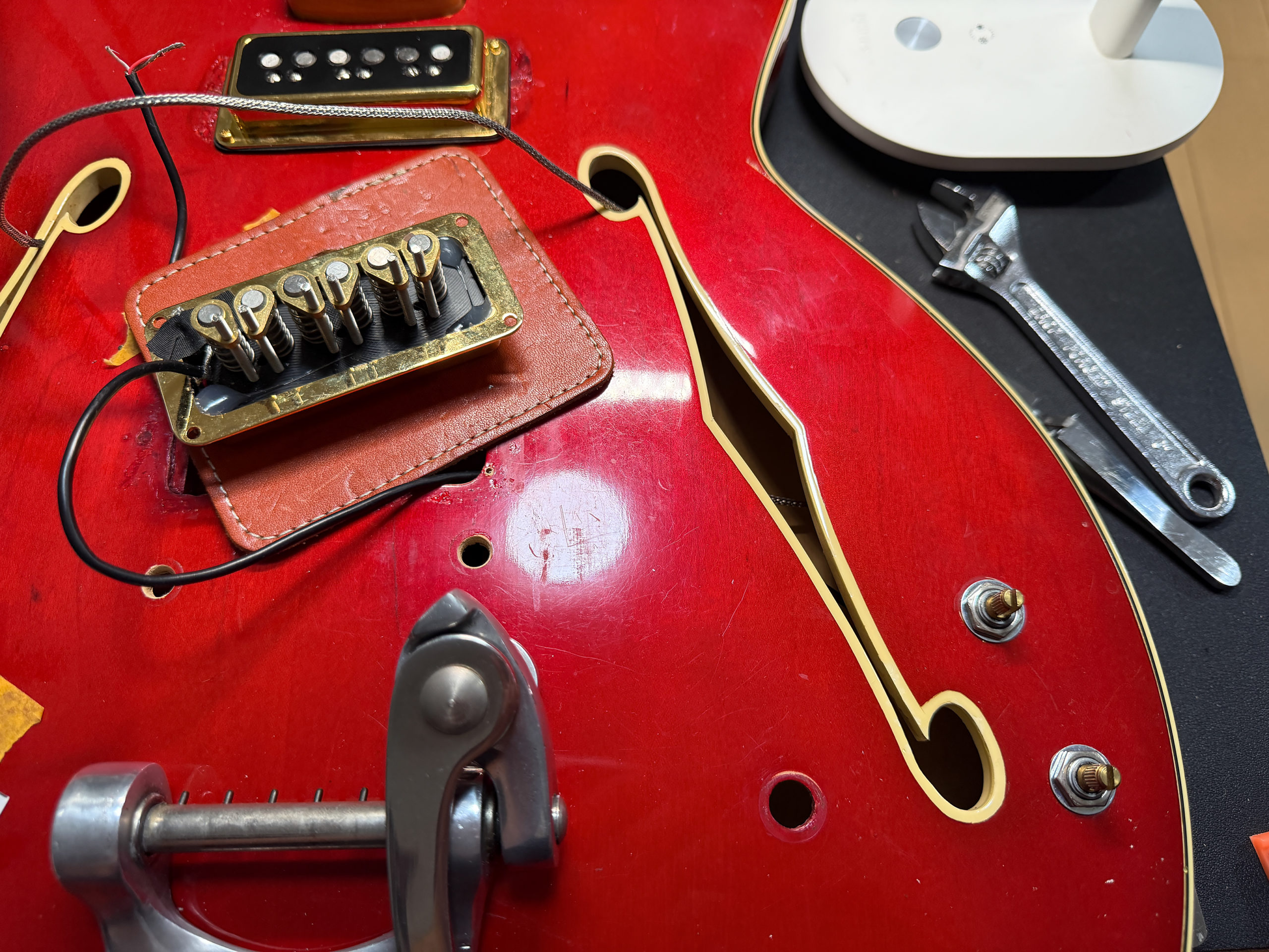 Fender Coronado 1967 Chery Red Candy Apple Red '60s ピックアップの取り付け wiring Gretsch Dynasonic