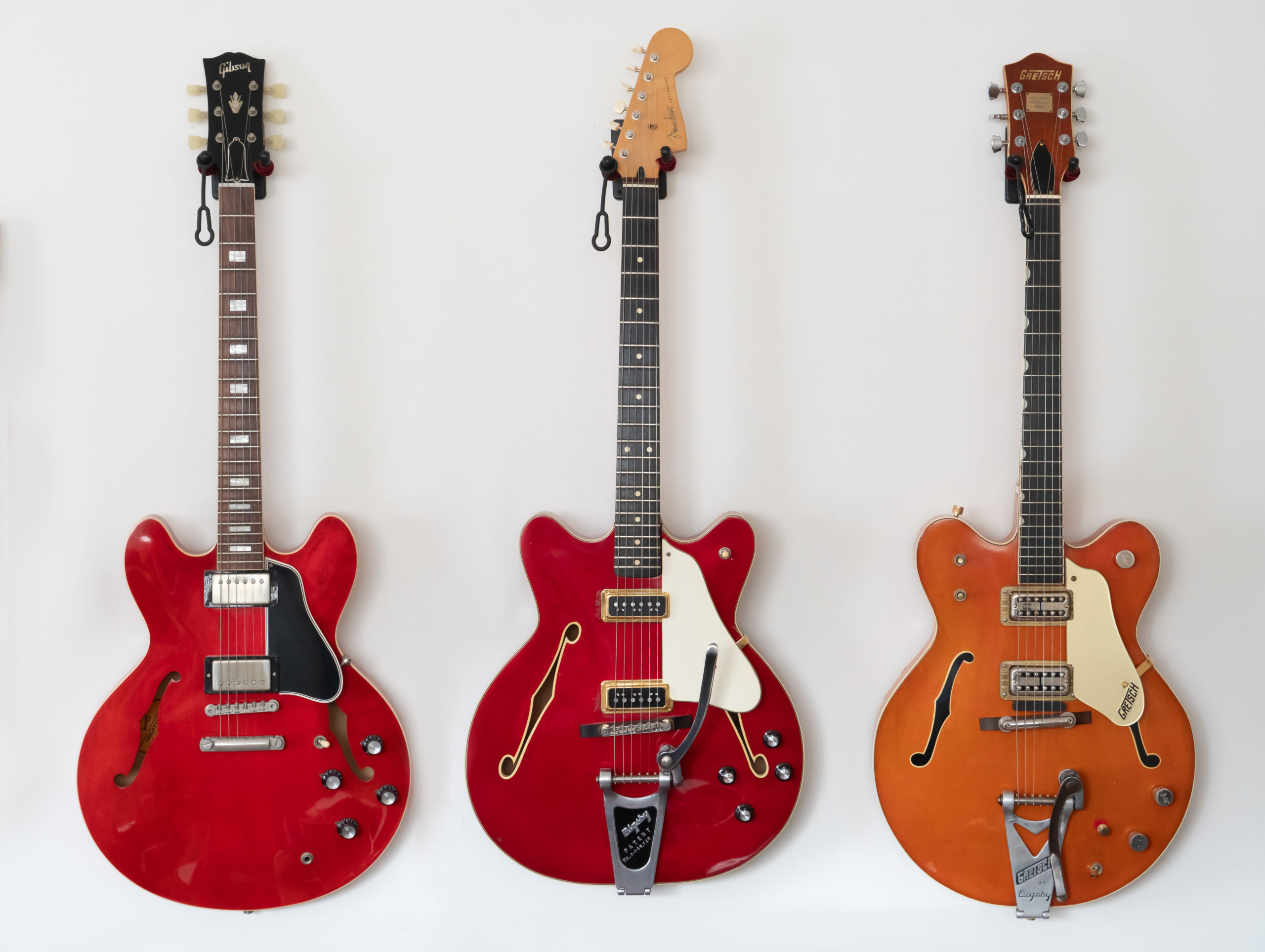 Fender Coronado 1967 Chery Red Candy Apple Red '60s strap pin plate 他の16inchボディとの比較